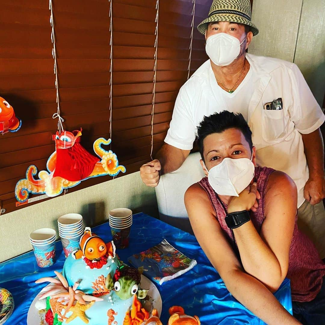 ソフィア・ベルガラさんのインスタグラム写真 - (ソフィア・ベルガラInstagram)「A little trailer bday for our Leslie!!🐙🐠🐟 happy bday Leslie!!!!🎉🎉🎉」8月27日 11時58分 - sofiavergara