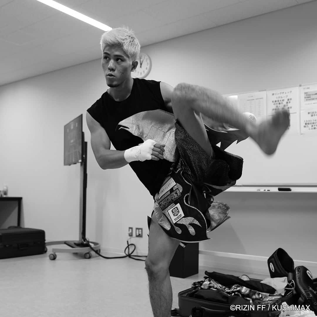 RIZIN FF OFFICIALさんのインスタグラム写真 - (RIZIN FF OFFICIALInstagram)「RIZIN.23 -Backstage Photos- . 原口健飛 / Kento Haraguchi . 💡YouTubeにてRIZIN.22&23 全試合配信中！💡 . 【NEXT】 🏳️RIZIN.24 📅9/27(日) 📍さいたまスーパーアリーナ . #RIZINFF #RIZIN #RIZIN23」8月27日 12時00分 - rizin_pr