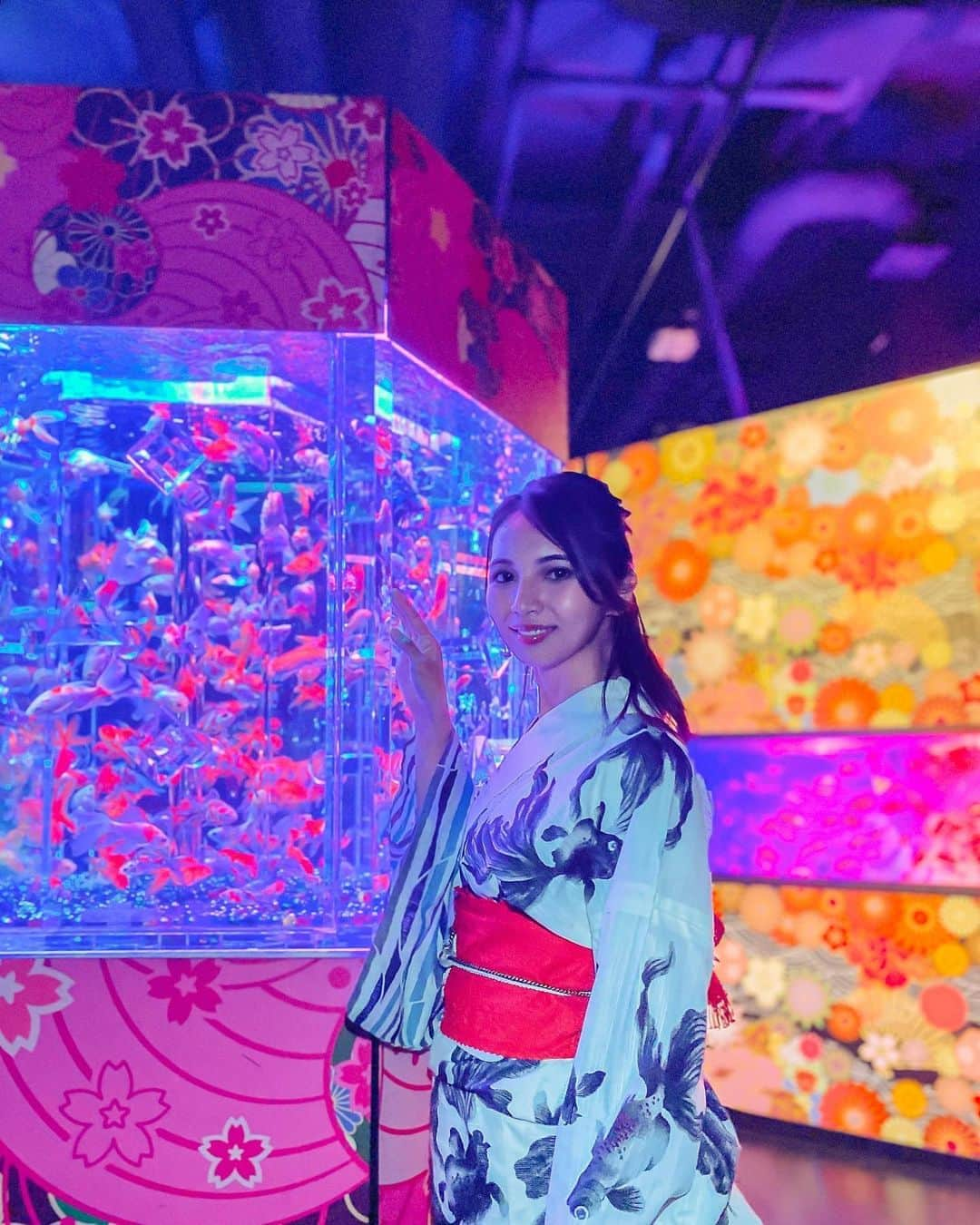 DJ Cellyさんのインスタグラム写真 - (DJ CellyInstagram)「Art Aquarium Museum内覧会へ。  世界観が好きで毎年楽しみにしているアクアリウム。今年も素敵でした🐟 今年が1番凄かったかも。  内覧会だったので、 張り切って岡重さんの金魚の浴衣を着て行ったら、 みんなに金魚だ！金魚だ！って言われて嬉しかったな🤭♥️ 気付いてもらえてうれしい笑  浴衣の写真はまた更新します👘  あとお土産コーナーで凄いチョコレートも発見したので😳それも投稿します！  #artaquarium #artaquarium2020 #artaquariummuseum #museum #yukata #kingyo #goldfish #japan_of_insta #kimono #アートアクアリウム #アートアクアリウム2020 #アートアクアリウム展 #アートアクアリウム日本橋 #アートアクアリウムミュージアム #日本橋 #金魚 #美術館 #浴衣 #着物 #夏 #金魚水槽 #アクアリウム」8月27日 12時10分 - celly_cecilia