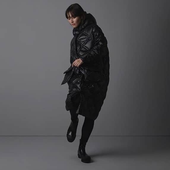 のインスタグラム：「. Thank you @luxtonwoman 💋 📸 @carlylerouth  . @plutinomodels  #winterfashion #toronto #luxton #luxtonwoman #canada #plutinomodels #yumeko #ブラックコーデ #アウター」