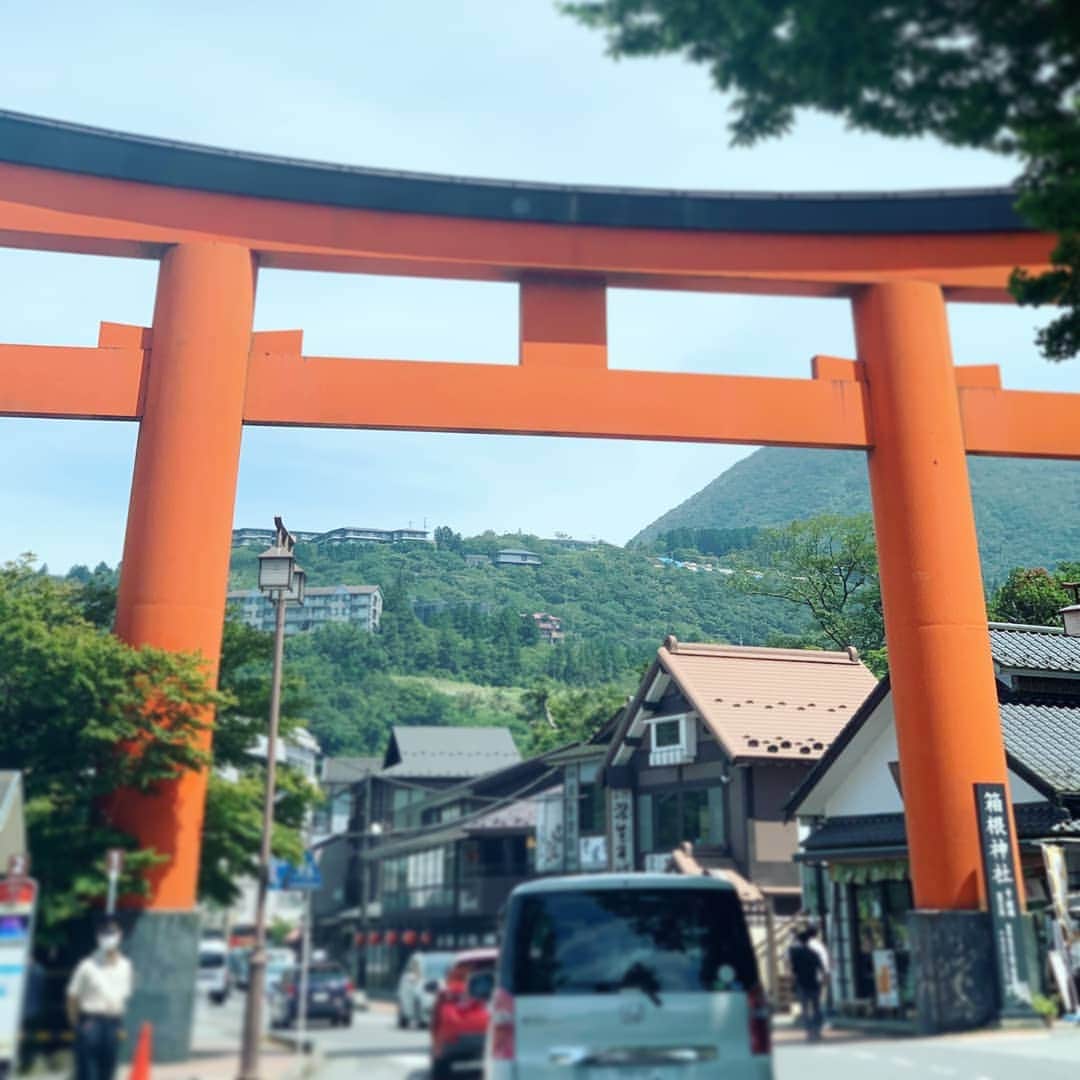杉山由紀子さんのインスタグラム写真 - (杉山由紀子Instagram)「ずっといきたかった箱根神社⛩ * 夢リストに書いてたくらい。 * ✨箱根神社、箱根元宮、九頭龍神社✨ * * このタイミングで行けたことがほんとに幸せ✨ そしてよばれてるなーと感じた色んな事がありました😌 * ほんとにいけてよかった♥ * ひとまず箱根神社、九頭龍神社です！ 元宮はまたのちほど！！ * * #神社 #箱根神社 #箱根元宮 #九頭龍神社 #パワースポット #最強 #タイミング #ばっちり #夢リスト #行きたかった場所」8月27日 12時17分 - yukikosugiyama