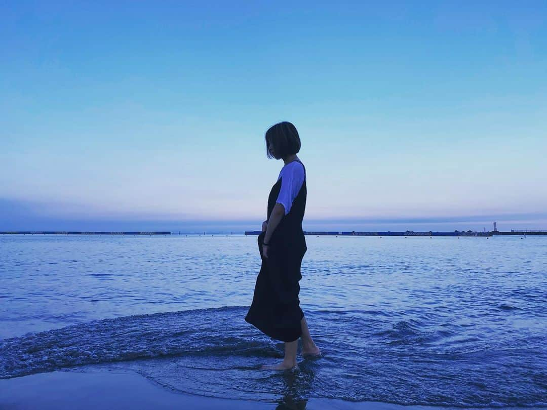 MIAKAさんのインスタグラム写真 - (MIAKAInstagram)「熱海の海からの景色。 ・ ・ ・ #空と海 #青い #青い海 #青い空 #休息時間 #夏が終わる #今年初海 #リフレッシュ休暇 #夏休み最後 #熱海 #ビーチフォト #海は広いな大きいな #プチプラ服 #プチプラコーディネート #プチプラ部 #atami #sea🌊☀️」8月27日 12時21分 - miaka.jp