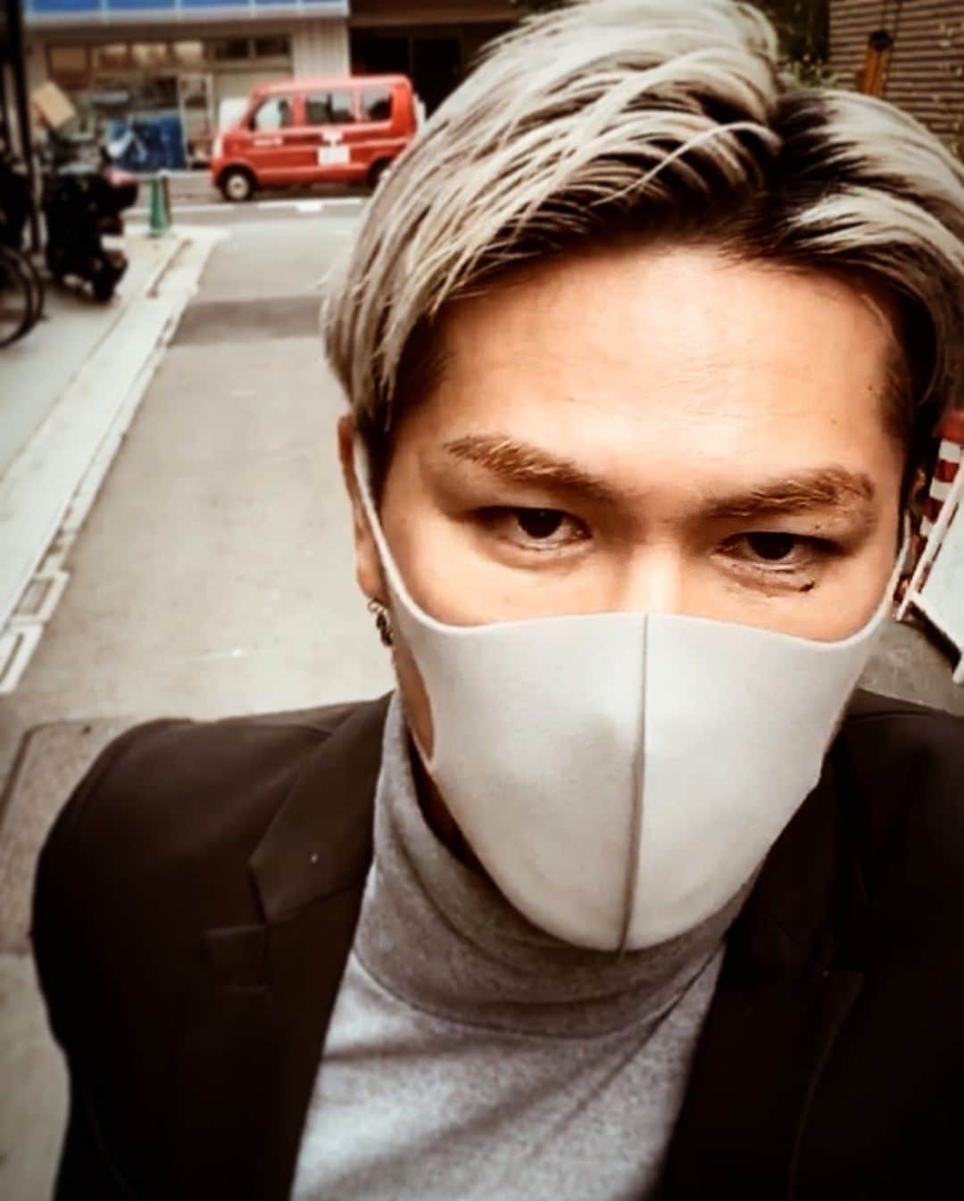 DJ ACEのインスタグラム：「👨‍💼 #meeting #最近動画からスクショする技を覚えたヨ」