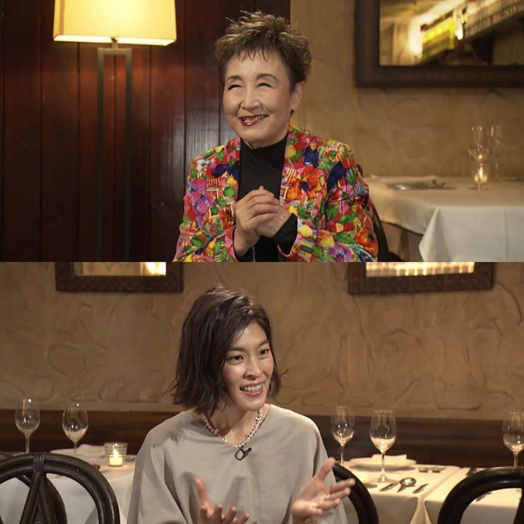小林エリカさんのインスタグラム写真 - (小林エリカInstagram)「本日28日金曜日深夜24時からですー  アンコール放映！さらに再放送🎉→ SWITCHインタビュー　達人達（たち）「加藤登紀子×小林エリカ」 [NHKEテレ1] 8月29日（土）午前0:00〜午前1:00  デビュー55周年を迎えたシンガーソングライター加藤登紀子 @tokiko1965 と現代アーティストとしても注目の作家・マンガ家小林エリカが語り合う。  この写真の場所はスンガリー @sungari.shinjuku 登紀子さんに後にご飯ご馳走になり凄く美味しかった！！ジョージアワインも🍷 放送後半は私の所属ギャラリーYutaka Kikutake Gallery @chic_ykg です！  #switchインタビュー達人達  #加藤登紀子　#小林エリカ」8月27日 12時30分 - erikakobayashiek