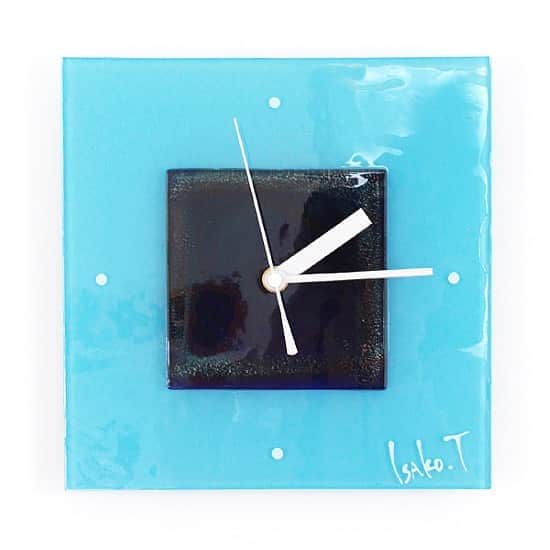 comb de shioさんのインスタグラム写真 - (comb de shioInstagram)「時計から「アートのある暮らし」はじめませんか？  glass art clock by Isako TODA﻿ ﻿ #アートのある暮らし ﻿ ------------------------﻿ 【作品リスト】﻿ ﻿  ■ガラスアート時計・「ネイビーブルーの扉」 C_190330  オンラインショップ掲載中です。﻿ ﻿ ﻿ #combdeshio﻿ #コムデシオガラス ﻿ #コムデシオ ﻿ #ガラス作家杜多一菜子﻿ #三重県  #三重県津市  #インテリア好きな人と繋がりたい﻿ #インテリアデザイン﻿ #おしゃれインテリア #インテリアアート #壁掛けインテリア #おしゃれな部屋  #抽象画アート #寝室インテリア  #壁掛け時計 #ガラス時計 #新築祝いのプレゼント #結婚祝いのプレゼント  #おうち時間を楽しむアイテム ﻿#インテリア時計  #artist  #interiorart #interiorartwork #artclock #glassclock #japanesecraft #clock」8月27日 12時43分 - comb_de_shio