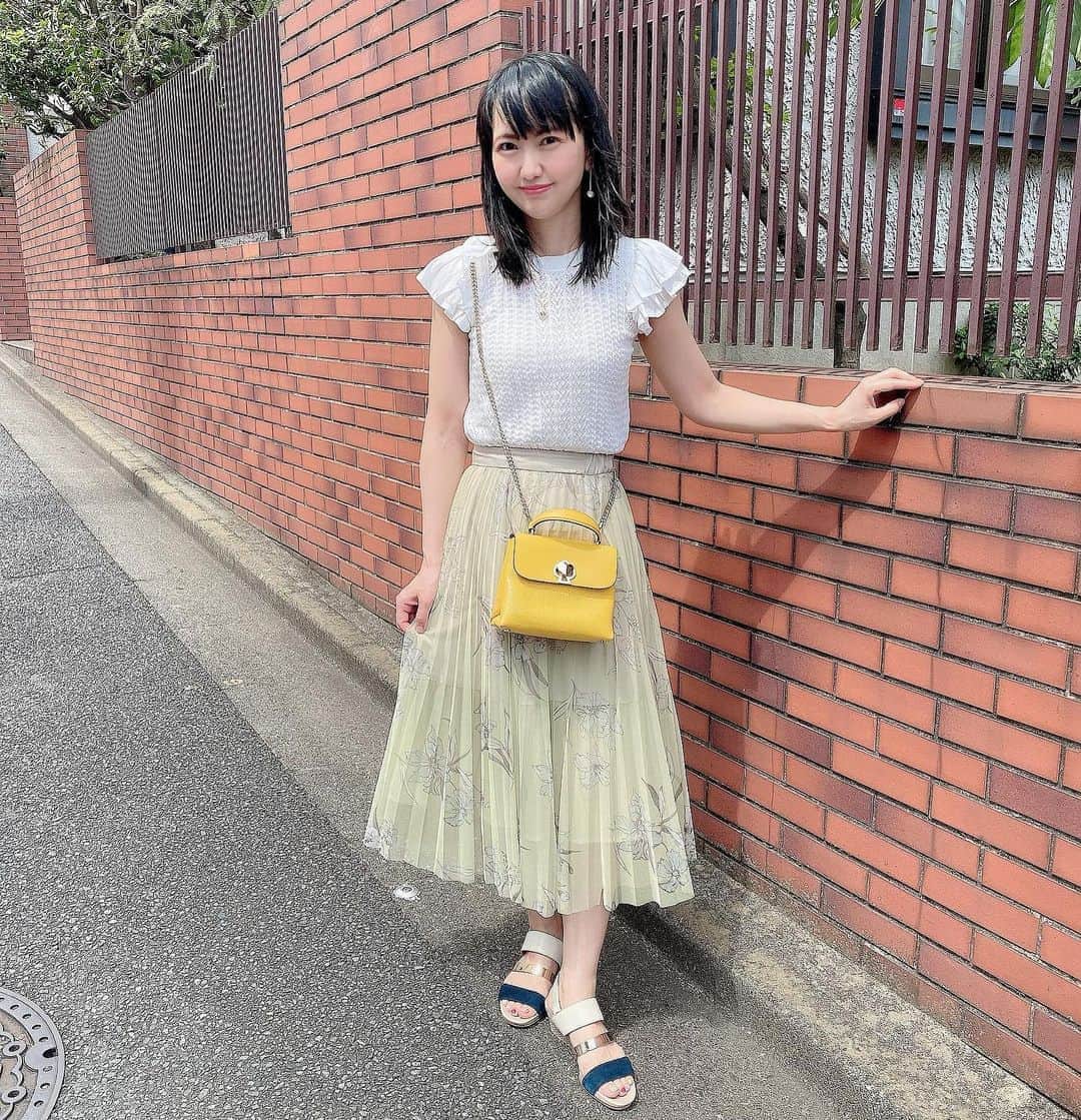 のインスタグラム：「* ♩.:*・♪・*:.♬.:*・♩*:.♬.:*・♩・♪:.♬  コーデ👗👠👜💓  #onepiece ＆#tops ⇨♡ @31sonsdemode   #bag ⇨♡ @katespadejapan  #necklace ⇨ @jewelrycastle_tokyo  #sandal ⇨♡ @lanvin_en_bleu_womens   *  @31sonsdemode のお洋服　 通勤にもピッタリでツボ❣️💓 花柄チュールスカートはイロチ有り💕  　コロナ自粛から 良い意味で　価値観の変化がありました💕 　  ♩.:*・♪・*:.♬.:*・♩*:.♬.:*・♩・♪:.♬ #コーデ #コーディネート #code  #cordinate  #izumiコーデ　🎀 #izumileコーデ #イズミールコーデ #31sonsdemode  #katespade  #jewelrycastle  #lanvinenbleu  #トランティアンソンドゥモード  #ケイトスペード  #ランバンオンブルー」