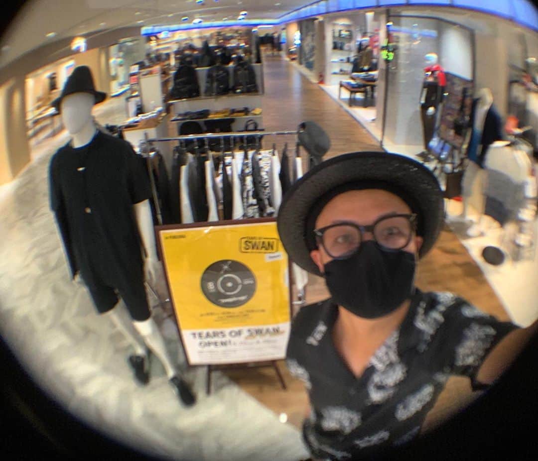 のインスタグラム：「POP UP SHOP TOUR in福岡、3日目です!! 本日も皆様のご来店をお待ちしておりますので宜しくお願い致します(^^)🏬🕴👭  TEARS OF SWAN POP UP SHOP TOUR 2020 in FUKUOKA  DAY:2020.8/25(tue)〜8/30(日) TIME:10:00〜21:00 SHOP:CANALCITY OPA PLACE: 福岡県福岡市博多区住吉1-2-22  1F EVENT SPACE WEB: https://www.opa-club.com/canalcity @tears_of_swan  #tearsofswan  @canalcityopa #canalcityopa #opa #福岡」