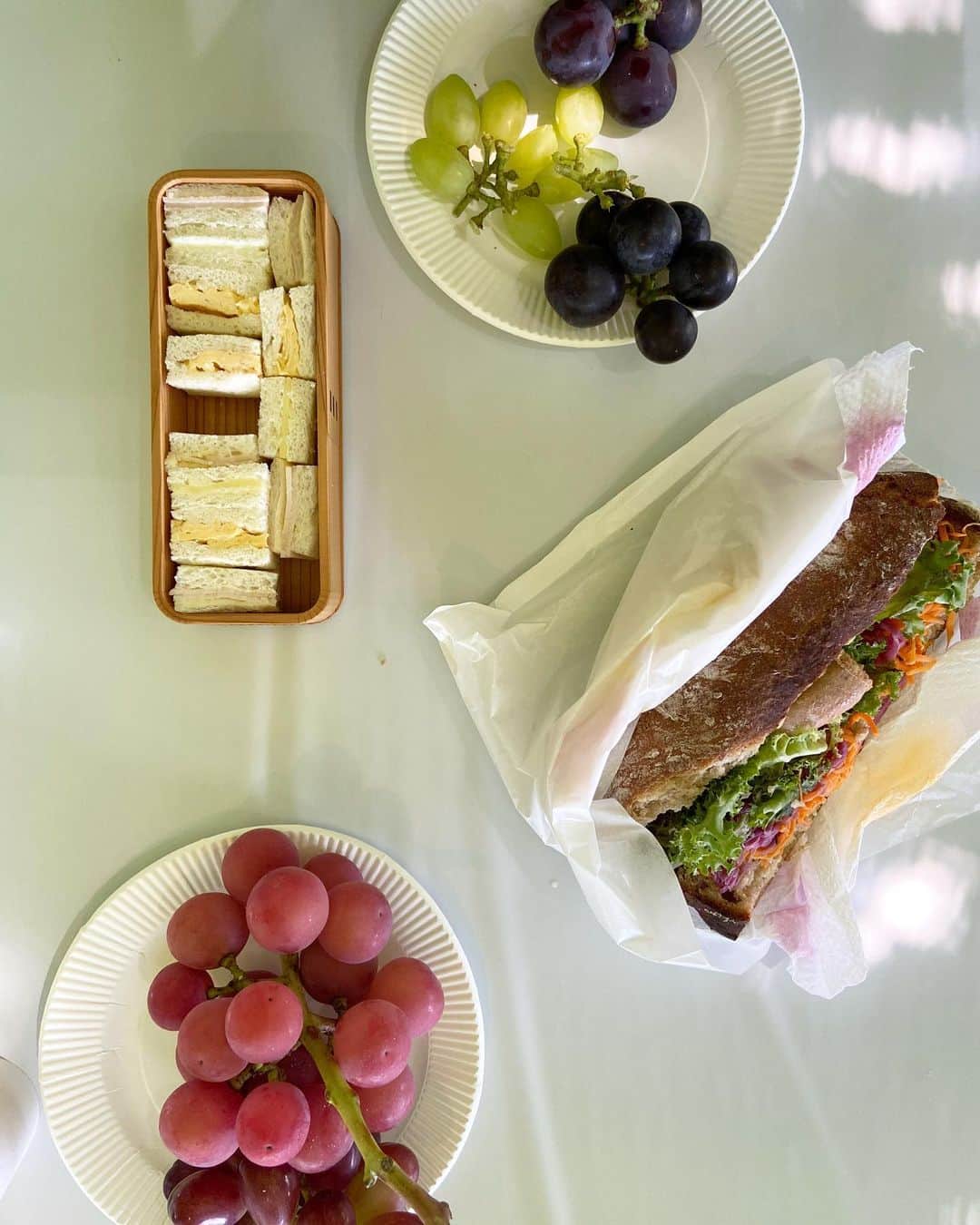 渡辺有子のインスタグラム：「🥪🍇🥪🍇」