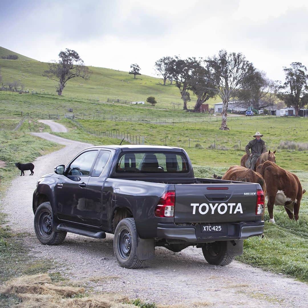 Toyota Australiaさんのインスタグラム写真 - (Toyota AustraliaInstagram)「Tougher and with more horsepower 🐎.. our new HiLux is more Australian than ever and ready for your next adventure. A big shout out to our local design and engineering teams for their work that went into making this the best HiLux yet! #ToyotaHiLux #AwakenYourUnbreakable」8月27日 13時26分 - toyota_aus