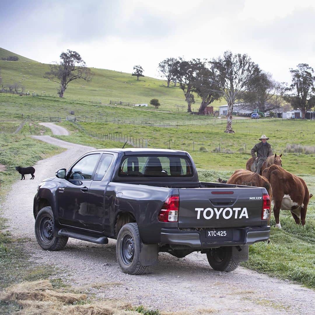 Toyota Australiaのインスタグラム：「Tougher and with more horsepower 🐎.. our new HiLux is more Australian than ever and ready for your next adventure. A big shout out to our local design and engineering teams for their work that went into making this the best HiLux yet! #ToyotaHiLux #AwakenYourUnbreakable」