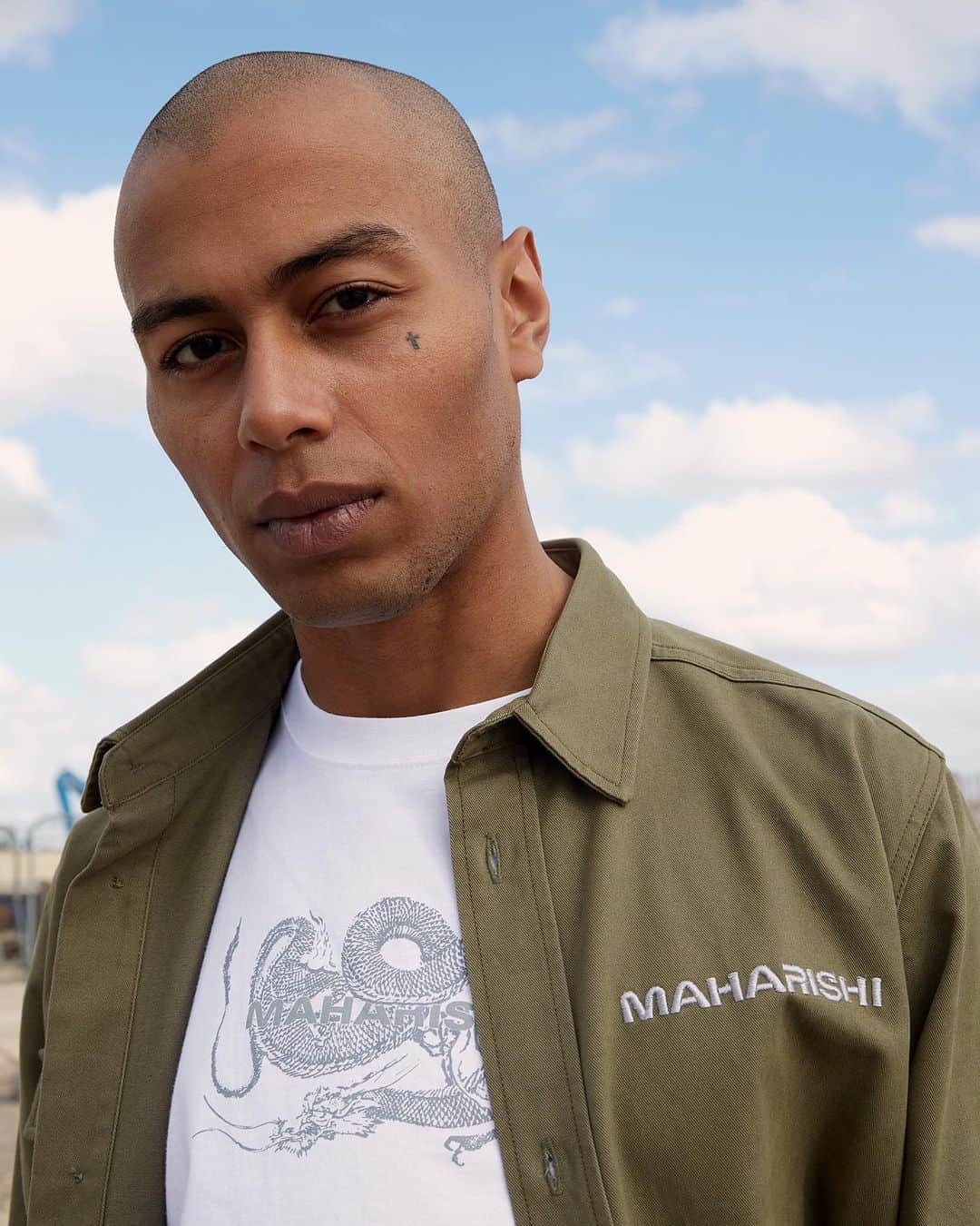 HYPEBEASTさんのインスタグラム写真 - (HYPEBEASTInstagram)「@hypebeaststyle: @maharishi has unveiled a new “Global Takeover” Fall/Winter 2020 collection. Drawing from classic brand iconography and everyday garments, each piece in the capsule features an embroidered dragon that represents man’s spiritual quest for wisdom. It’s set to launch on August 28 and will be available in both maharishi’s London and New York stores, as well as its website.⁠⠀ Photo: maharishi」8月27日 13時42分 - hypebeast