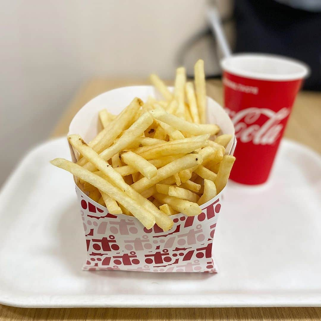 新山大さんのインスタグラム写真 - (新山大Instagram)「#ポッポ #ポテト #おいしい #好き #🍟 #🍟🍟 #🍟🍟🍟 #🍟🍟🍟🍟 #🍟🍟👩‍👩‍👦🍟🍟 #🍟🍟🍟🍟🍟🍟 #🍟🍟🍟🍟🍟🍟🍟 #間違い探し #ポテトに紛れた家族を探せ」8月27日 13時43分 - dai_niiyama