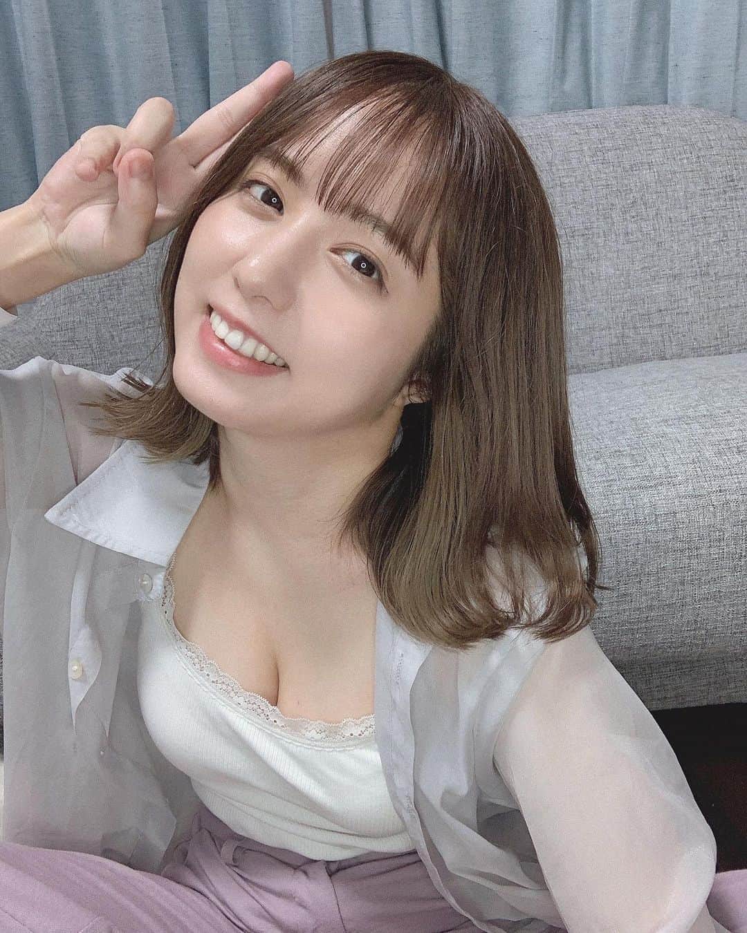 前田美里のインスタグラム：「もくようび。(午後もいい1日を) . . #木曜日 #シアーシャツ  #おうち時間 #stayhome #ノスタルジック #女子力 #自撮り  #film #film_jp #photo #summer #selfie #ファインダー越しの私の世界 #写真好きな人と繋がりたい #ヲタク #欅坂46 #日向坂46 #フォロワー募集中 #costume #japanesegirl #follow #followme #좋아요 #팔로우미 #팔로미 #오오티디」