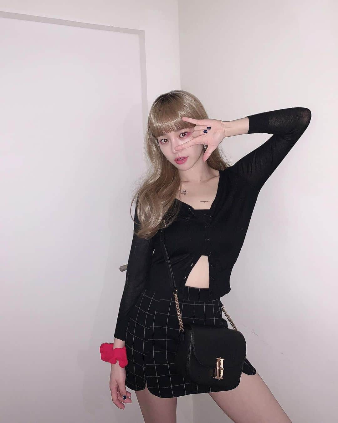 イ・ユビさんのインスタグラム写真 - (イ・ユビInstagram)「J.estina bag X Yubi 🤍🖤   #제이에스티나핸드백 #제이에스티나 #폴린백」8月27日 14時06分 - yubi_190