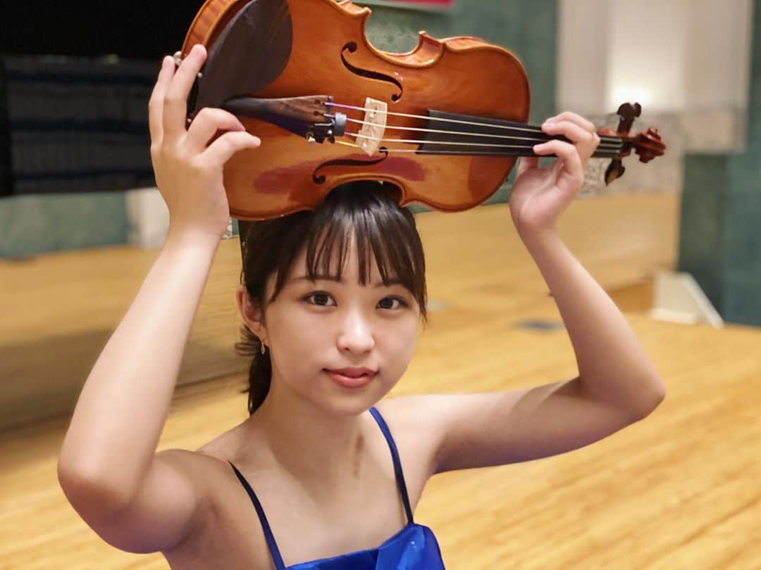 高松あいさんのインスタグラム写真 - (高松あいInstagram)「٩(๑❛ᴗ❛๑)۶？！？ .  #violin #violinist #小提琴 #イチナナ #高松あい #ヴァイオリニスト」8月27日 14時35分 - takamatsu_ai