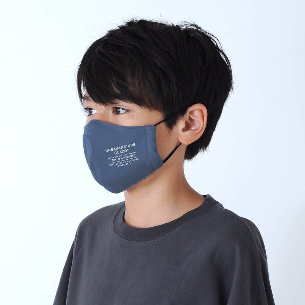 GLAZOSのインスタグラム：「. GLAZOS Summer original items . #GLAZOS のウイルス対策アイテム 抗菌・防臭加工マスク、9月入荷予定です◎ . 好評につき売り切れとなった#冷感マスク 同様 こちらもオリジナルロゴデザイン入りのカッコイイ仕上がりとなっております♪ . カラーもブラック、ブルー、グレーと 秋らしく大人っぽいカラーリングで揃えました。 . こちら、予約商品となります。 ぜひチェックしてみてください～ . #boy #kids #fashion #summer #小学生 #中学生 #wear #男の子 #ボーイズファッション #コーデ #プチプラ #mask #抗菌 #防臭 #3cs #マスク #小学生男子 #秋 #新作」