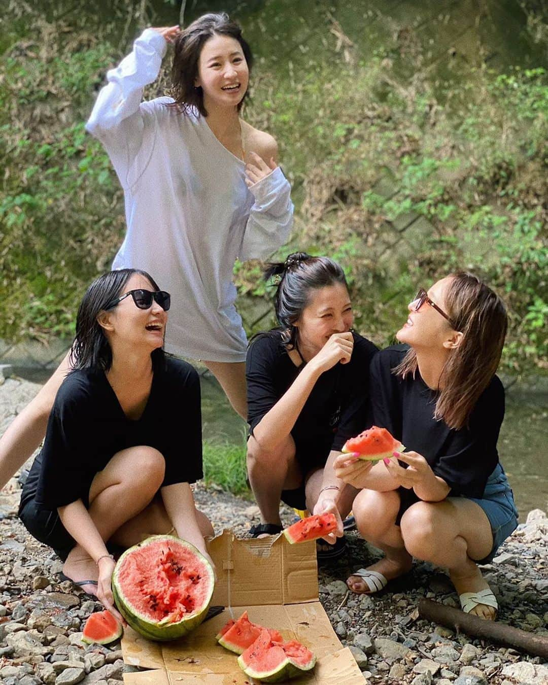 永尾まりやさんのインスタグラム写真 - (永尾まりやInstagram)「🍉🍉🍉 スイカ割りしたけど誰も割れませんでした夏☀︎ #スイカ割り #川bbq」8月27日 20時05分 - mariyagi_san