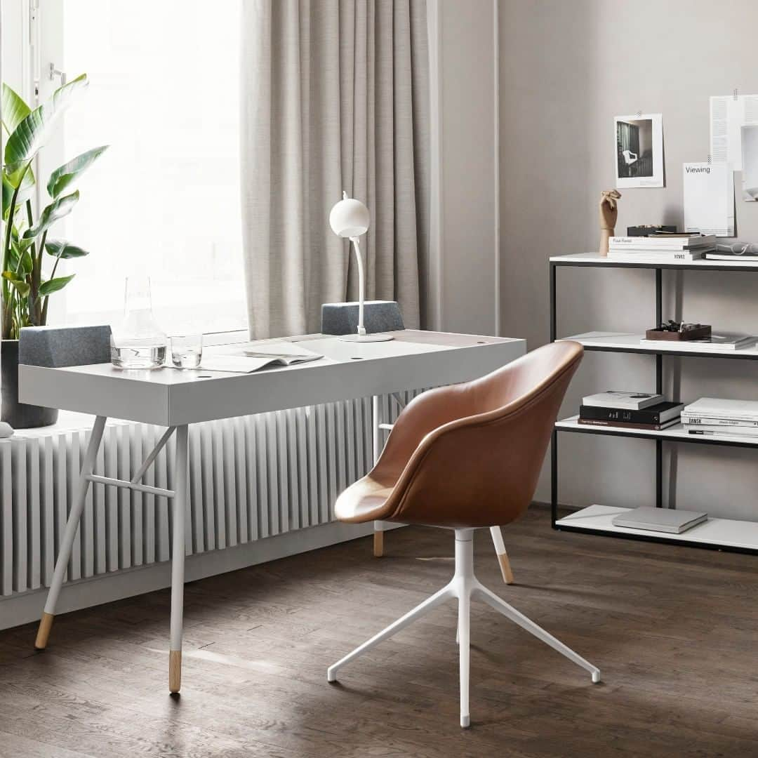 BoConceptさんのインスタグラム写真 - (BoConceptInstagram)「Searching for a home office desk that looks more ‘home’ than ‘office’? Try Cupertino by @ardedesign.  It’s available in range of models, including wall-mounted, colours and features.   Yours from £899  #boconcept #liveekstraordinaer #danishdesign #wfh #desk #homeoffice」8月27日 14時45分 - boconcept_official