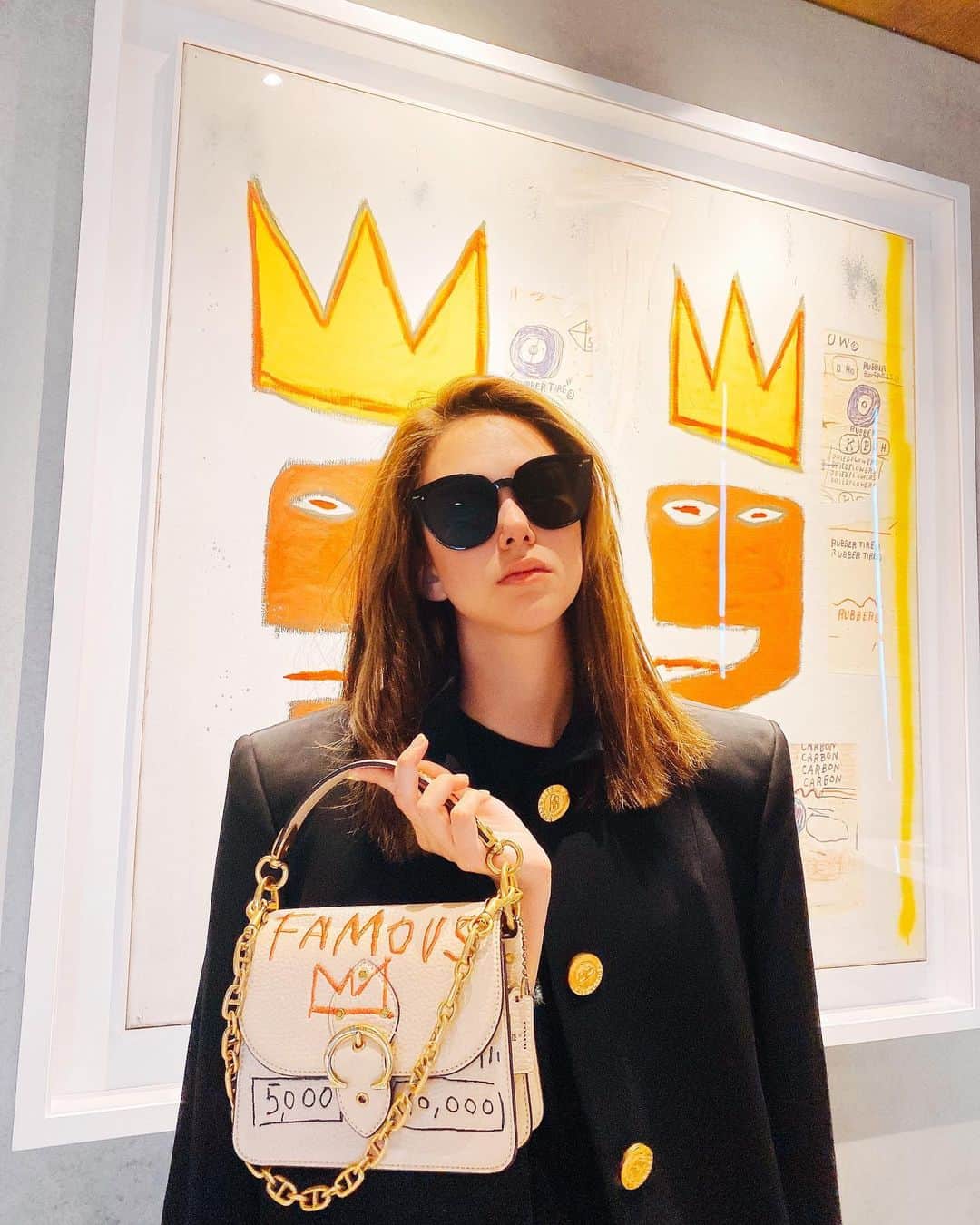 ハンナ・クインリヴァンのインスタグラム：「Wanted bag💕💼 #basquiat」