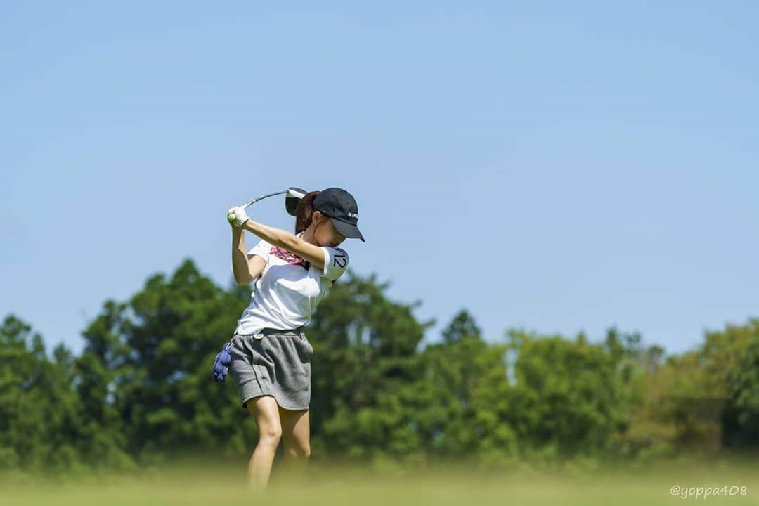 保坂玲奈さんのインスタグラム写真 - (保坂玲奈Instagram)「______#golf #⛳ . . 初めてもうすぐ3年になるのに なかなか100が切れない根性無し､頭が悪い 自分が大っ嫌いで昨年末は スランプも重なって本気で 辞めたいって毎回悔し泣きしてたけど それ以上に調子が良い時は最高に楽しいし、 最高のゴルフ友達が沢山出来たし､ おじいちゃんと一緒に出来るし､ コースマネジメント､ゴルフから学ぶ事が多くて なんだかんだ一生やりたいスポーツ⛳  📷: @yoppa408 . . . #ゴルフ初心者#ゴルフ上達したい#ゴルフ女子#インスタゴルフ女子#インスタゴルフ部#100切りしたい#ゴルフフォトグラファー#ゴルフウェア#ゴルフファッション#V12」8月27日 15時11分 - __renao_0707