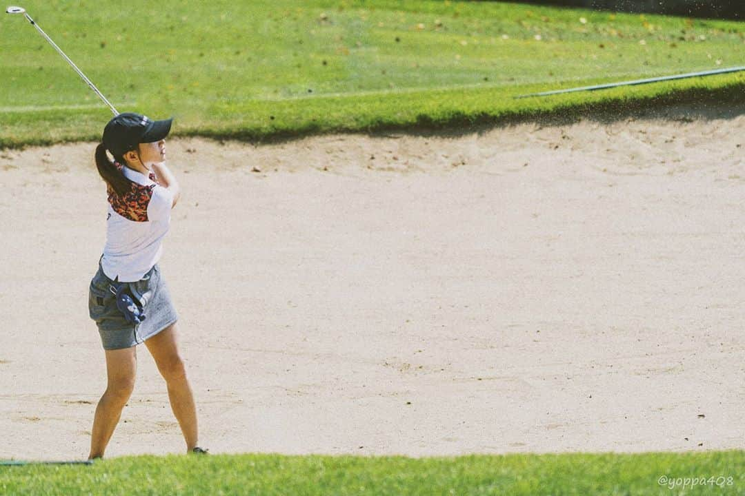 保坂玲奈さんのインスタグラム写真 - (保坂玲奈Instagram)「______#golf #⛳ . . 初めてもうすぐ3年になるのに なかなか100が切れない根性無し､頭が悪い 自分が大っ嫌いで昨年末は スランプも重なって本気で 辞めたいって毎回悔し泣きしてたけど それ以上に調子が良い時は最高に楽しいし、 最高のゴルフ友達が沢山出来たし､ おじいちゃんと一緒に出来るし､ コースマネジメント､ゴルフから学ぶ事が多くて なんだかんだ一生やりたいスポーツ⛳  📷: @yoppa408 . . . #ゴルフ初心者#ゴルフ上達したい#ゴルフ女子#インスタゴルフ女子#インスタゴルフ部#100切りしたい#ゴルフフォトグラファー#ゴルフウェア#ゴルフファッション#V12」8月27日 15時11分 - __renao_0707