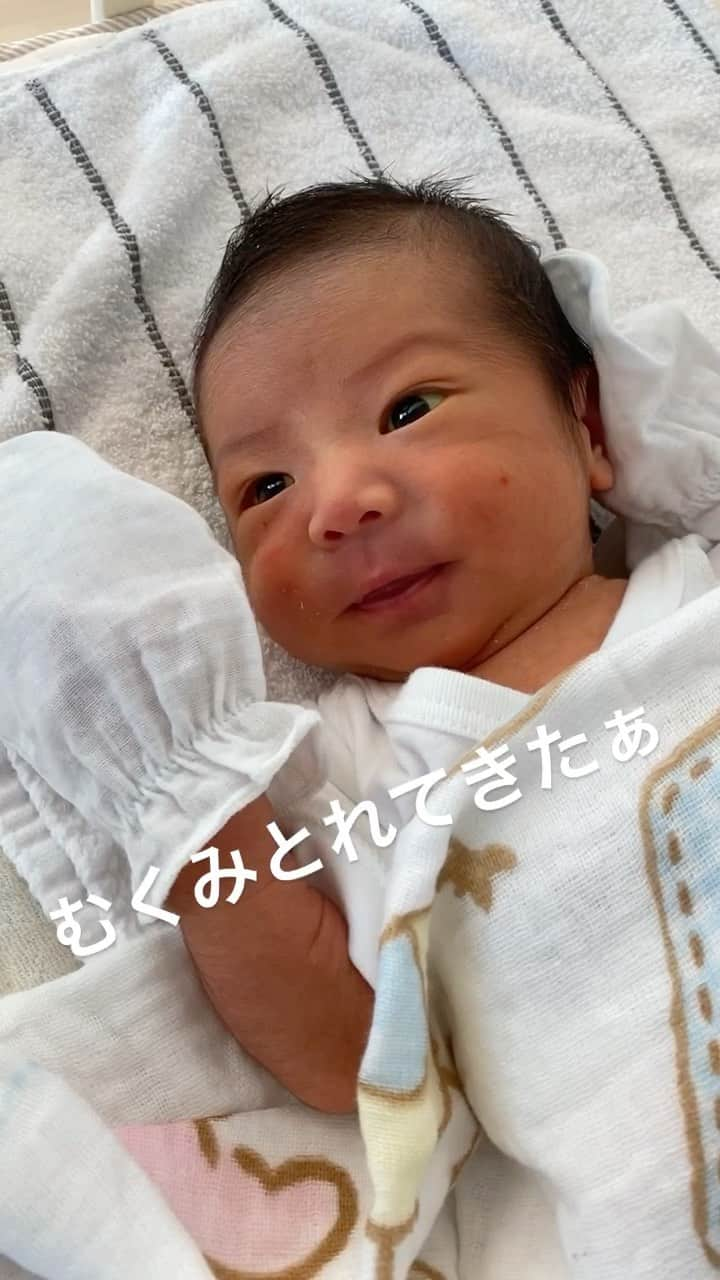 松田大輔のインスタグラム：「#新生児 #かわもむけてきたぁ #眠たいねぇ」