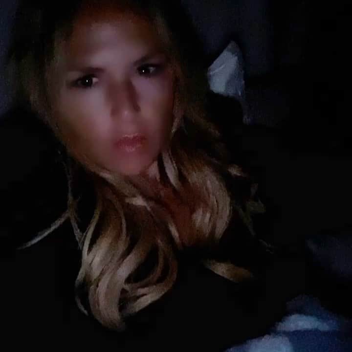 レイチェル・ゾーのインスタグラム：「When my crazy days end like this... bedtime is the #besttime  #peaceful 🙏🏻❤️ hold my hand #forever 😭 xoRZ」
