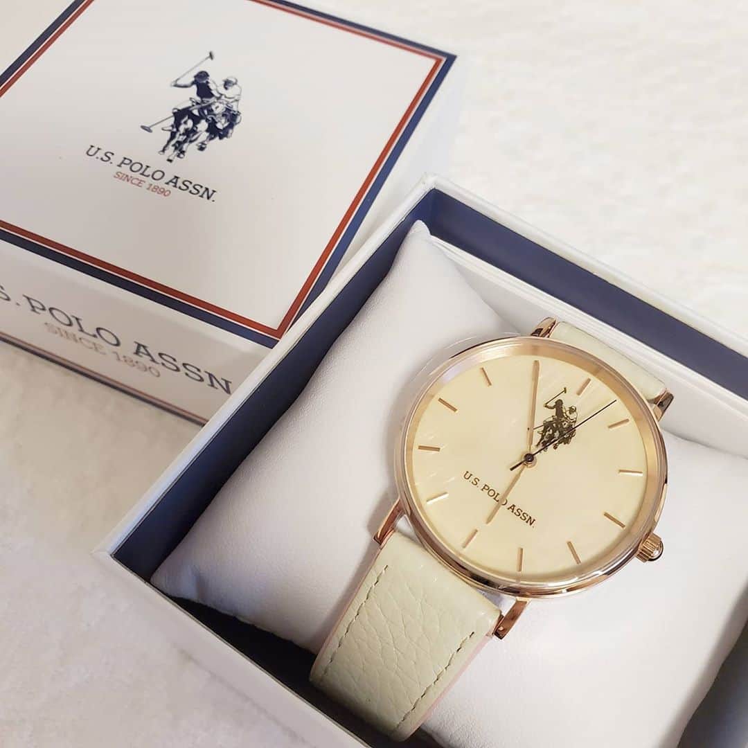池田夏希さんのインスタグラム写真 - (池田夏希Instagram)「US POLOの腕時計⌚💕 夏らしい明るいカラーの腕時計を探してたから出逢えて嬉しい～✨ シンプルだから何にでも合いそう😊 . #腕時計 #usポロ #usポロwatch #usポロ時計 #uspolo時計 #シンプル #レディースウォッチ #uspolo #uspolowatch #theplatinumselect #simple #ladieswatch #instawatches」8月27日 15時40分 - natsukiikeda624