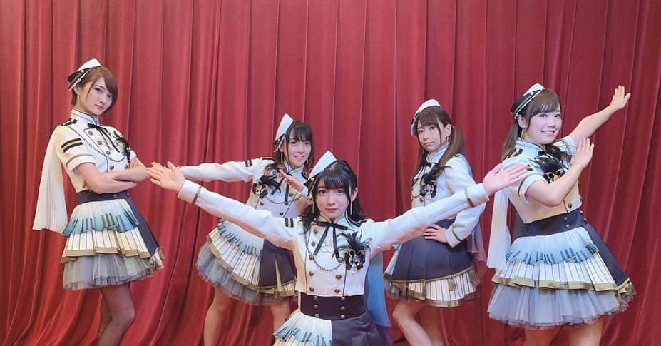 のインスタグラム：「🦋🦋🦋🦋🦋 ガルパピコのアラタナフタツナ回でやってた戦隊ポーズ的なやつ✨ 正論爆撃機な瑠唯氏は電気つけに行ってて不在だったけどなんとなく参加してみた(笑) ・ ・ #バンドリ8th #バンドリ8thライブ #バンドリ富士急_day3 #バンドリ #bangdream  #Morfonica #モニカ #八潮瑠唯 #正論爆撃機」