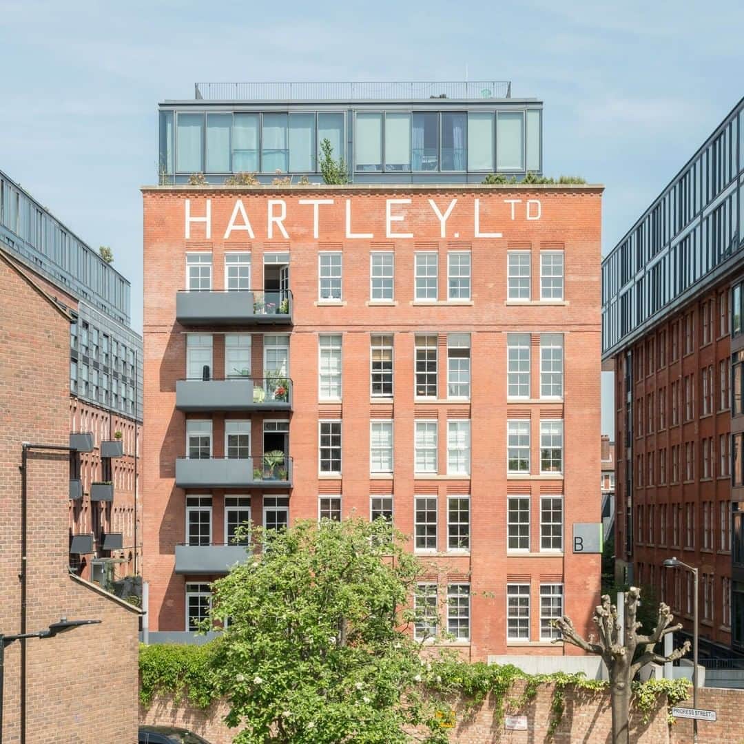 The Modern Houseさんのインスタグラム写真 - (The Modern HouseInstagram)「#forsale Spread the Word: a two-bedroom apartment on the fifth floor of The Jam Factory. Head to the link in our bio for the sales particulars.」8月27日 16時17分 - themodernhouse