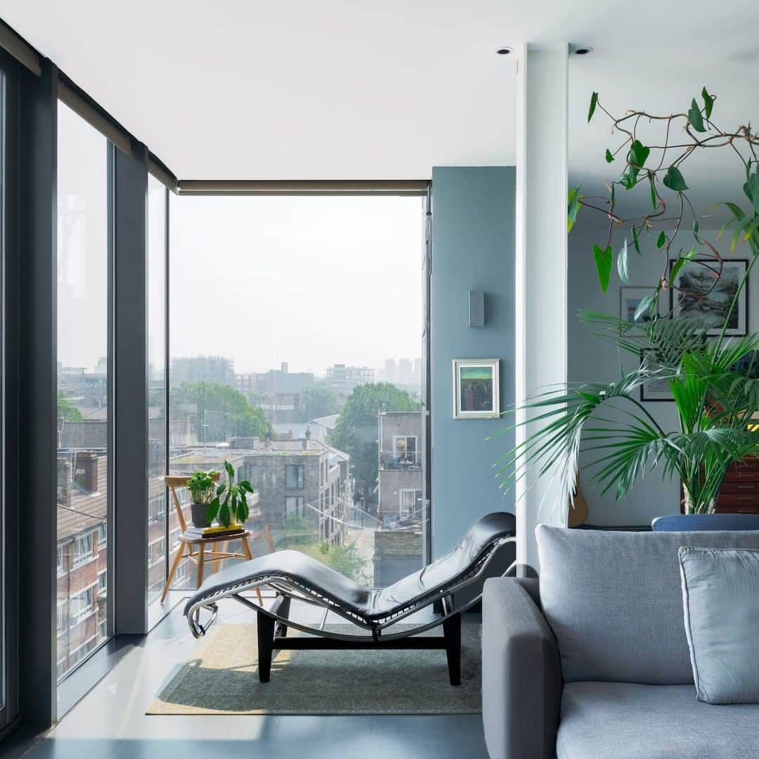 The Modern Houseさんのインスタグラム写真 - (The Modern HouseInstagram)「#forsale Spread the Word: a two-bedroom apartment on the fifth floor of The Jam Factory. Head to the link in our bio for the sales particulars.」8月27日 16時17分 - themodernhouse
