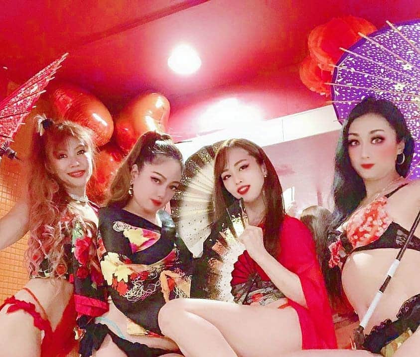 Loxyさんのインスタグラム写真 - (LoxyInstagram)「Kimono costumes! 🎐残暑御見舞申し上げます。 お祭り🏮なくてつまらない〜!明日は 横浜！  🎐🎐🎐🎐🎐🎐🎐🎐🎐🎐🎐🎐🎐🎐🎐🎐🎐🎐🎐🎐🎐🎐🎐🎐🎐🎐🎐  #showdancer #gogodancer #poledanacer #followme#liker #likes #likeall #likealways」8月27日 16時33分 - dancerloxy