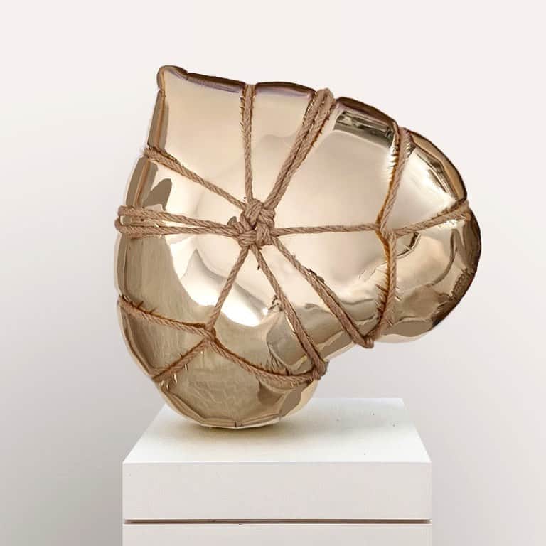 ポールカさんのインスタグラム写真 - (ポールカInstagram)「Inspired by art: “Shibari Heart”, 2020, by @adamparkersmith ⠀ ⠀ Sold as a part of the @theholenyc BLM fundraiser. ⠀ #PauleKa #AdamParkerSmith #TheHoleNyc #contemporaryart #gold」8月27日 16時37分 - paulekaofficiel