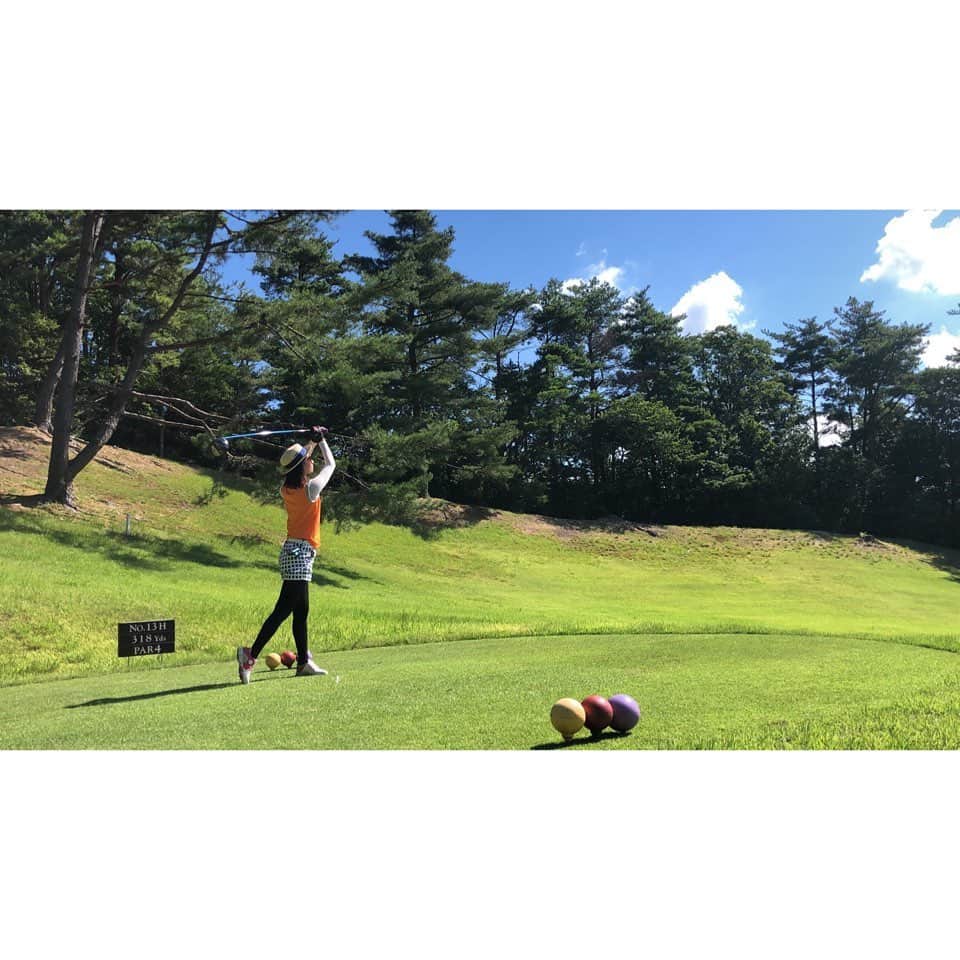 吉川亜樹さんのインスタグラム写真 - (吉川亜樹Instagram)「暑くても極力日焼けしないように 長袖インナー✖︎タイツは欠かせません⛳️  #golf #⛳️ #ゴルフ #ゴルフ女子 #ゴルフウェア  #ゴルフコーデ #吉川亜樹 #ゴルフ好きな人と繋がりたい  #archivio #アルチビオ #パーリーゲイツ」8月27日 16時42分 - yoshikawa_aki