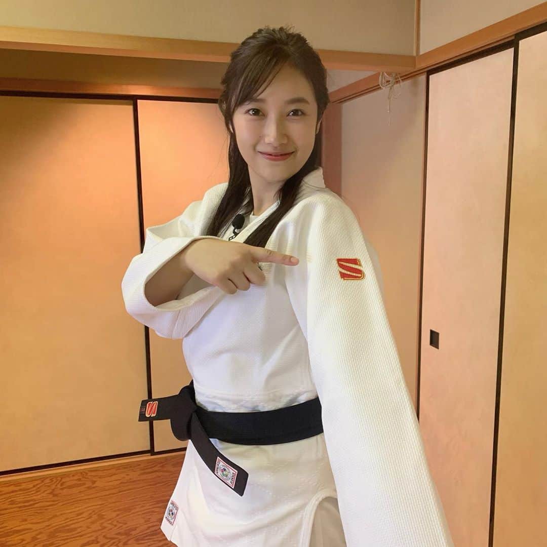 辻沙穂里のインスタグラム：「. ちちんぷいぷい『フレ！フレ！スポーツ』で 道衣メーカーの九櫻を取材させていただきました🥋🌸 ３枚目は柔道衣にも使われる生地でできたマスク。 取材後にいただきました！ 大切に使わせていただきます☺︎ #九櫻#武道#柔道#柔道着#刺し子#マスク」