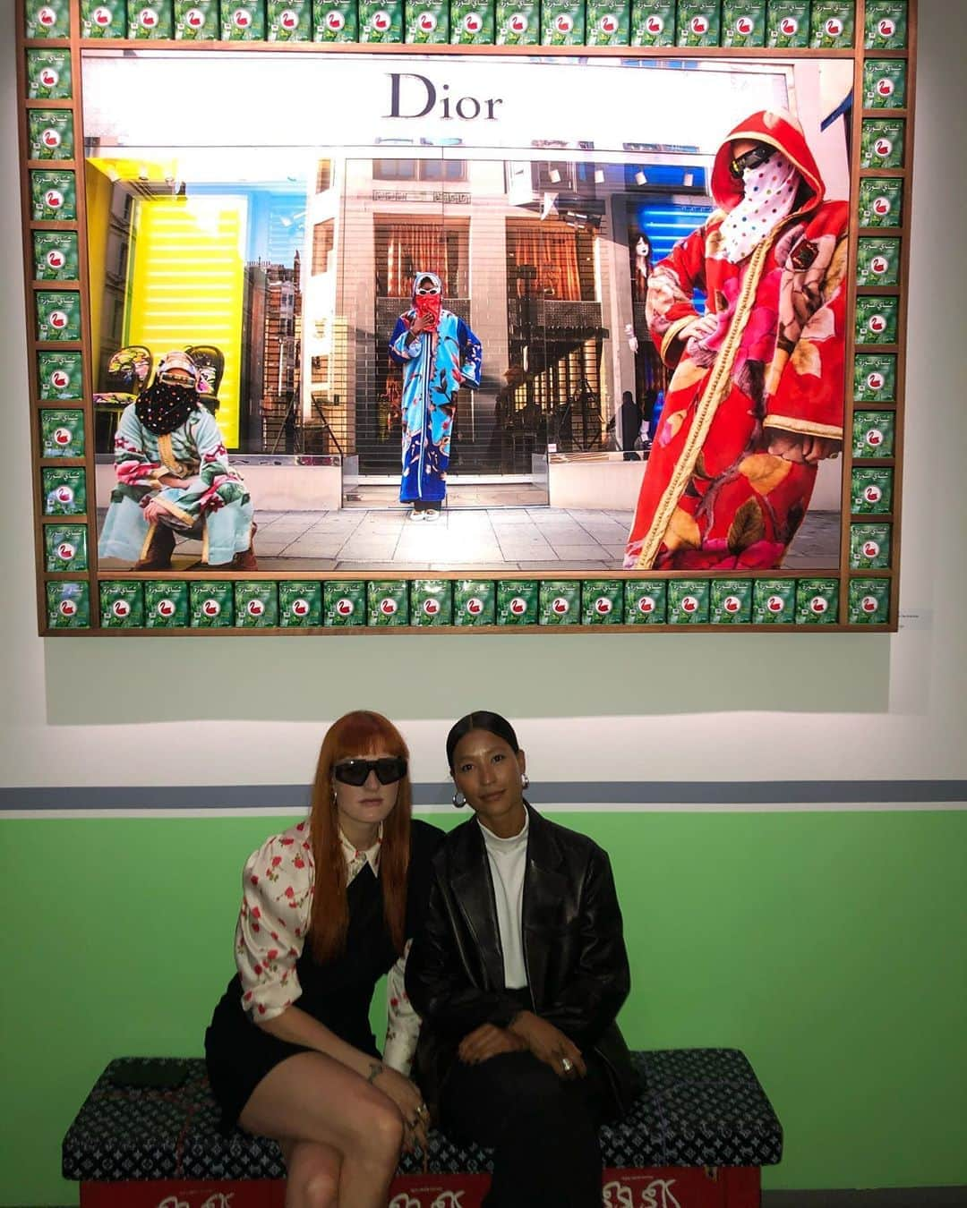 アイコナ・ポップさんのインスタグラム写真 - (アイコナ・ポップInstagram)「👋🏼👋🏾 Amazing exhibition by #hassanhajjaj」8月27日 17時16分 - iconapop