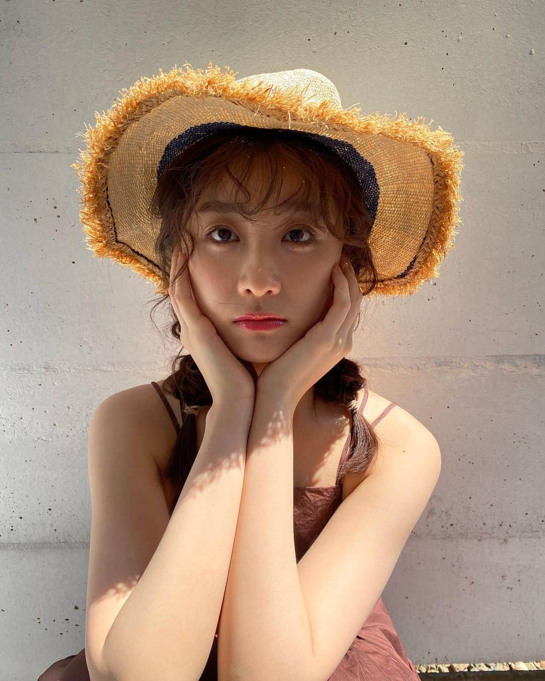 藤原万由子のインスタグラム：「. . 今年唯一の夏らしいことかも知れぬ。(見た目だけ、外出たのはほんの数分。) . . hairmake: @yuukaaa_ngo」
