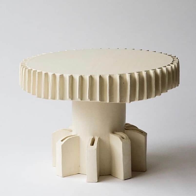 エステルデヴェのインスタグラム：「More ridges.. Stricker table by @floris_wubben via @ketiandmatti」