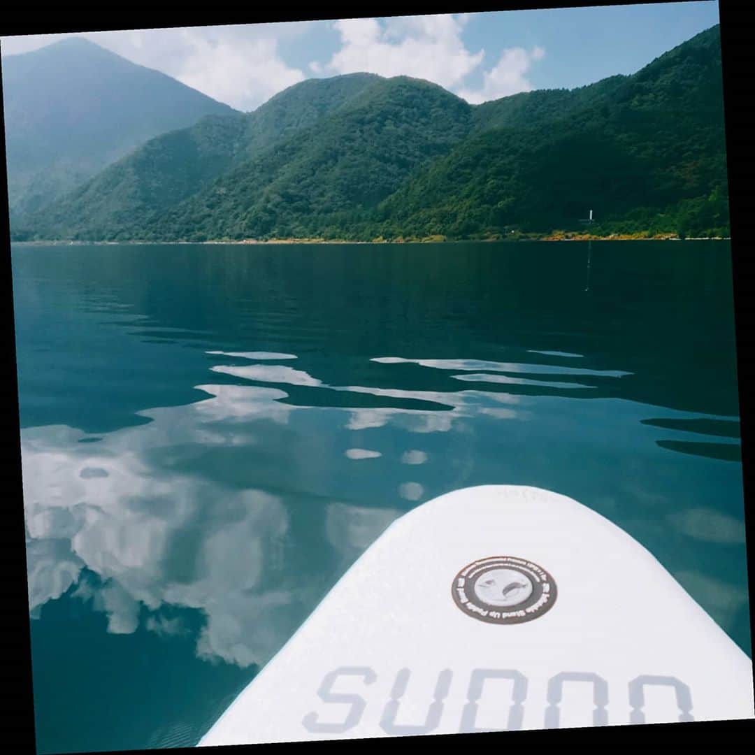 西真理子さんのインスタグラム写真 - (西真理子Instagram)「Sup楽しかった♡  本栖湖は水が透き通ってた😃富士五湖の中でも1番綺麗らしい✨風もなく静かな湖上の贅沢な時間。 #camp #sup #パドボ #富士五湖 #本栖湖 #自然 #アウトドア好きな人と繋がりたい  #夫婦 #幸せ」8月27日 17時20分 - mari.nishi.7