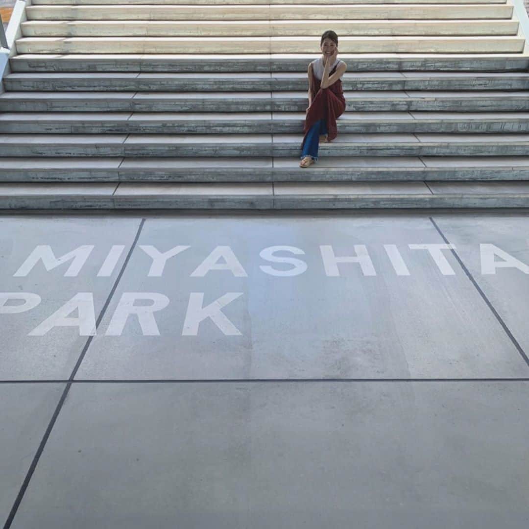 のインスタグラム：「New landmark in Shibuya. #miyashitapark #shibuya #tokyo ・ ・ ・  @elura_official の展示会前に @miyashitapark_ へ寄り道散歩。  コートとパンツをオーダーしたので届くのが楽しみ♩  ・ ・ ・ w/ @risacollage xx ・ ・ ・  #エルーラ #展示会 #屋上 は灼熱☀︎ #夜は #チルアウト にいいらしい」