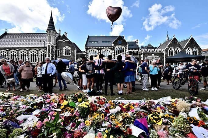 AFP通信さんのインスタグラム写真 - (AFP通信Instagram)「#AFPrepost 📷 @antwallace - It still fills me with great sadness when I think back to my assignment for covering the aftermath of the #Christchurch mass shooting. I can only hope that today’s sentencing of the killer to life without parole can offer some kind of closure to the innocent people who were robbed of their lives and for their loved ones who have to carry on. I wish I could have thanked each person who welcomed me to this great city under such harsh circumstances, when I was taking photos of such intimate moments that should never have had to happen. Big hug to all my colleagues who were also there feeling and thinking the same things. I will share some more stories here over the next few days as a tribute. In the meantime, best wishes, good health and love to all. Treasure each day and remember to say what you know should be said to your loved ones.」8月27日 17時34分 - afpphoto