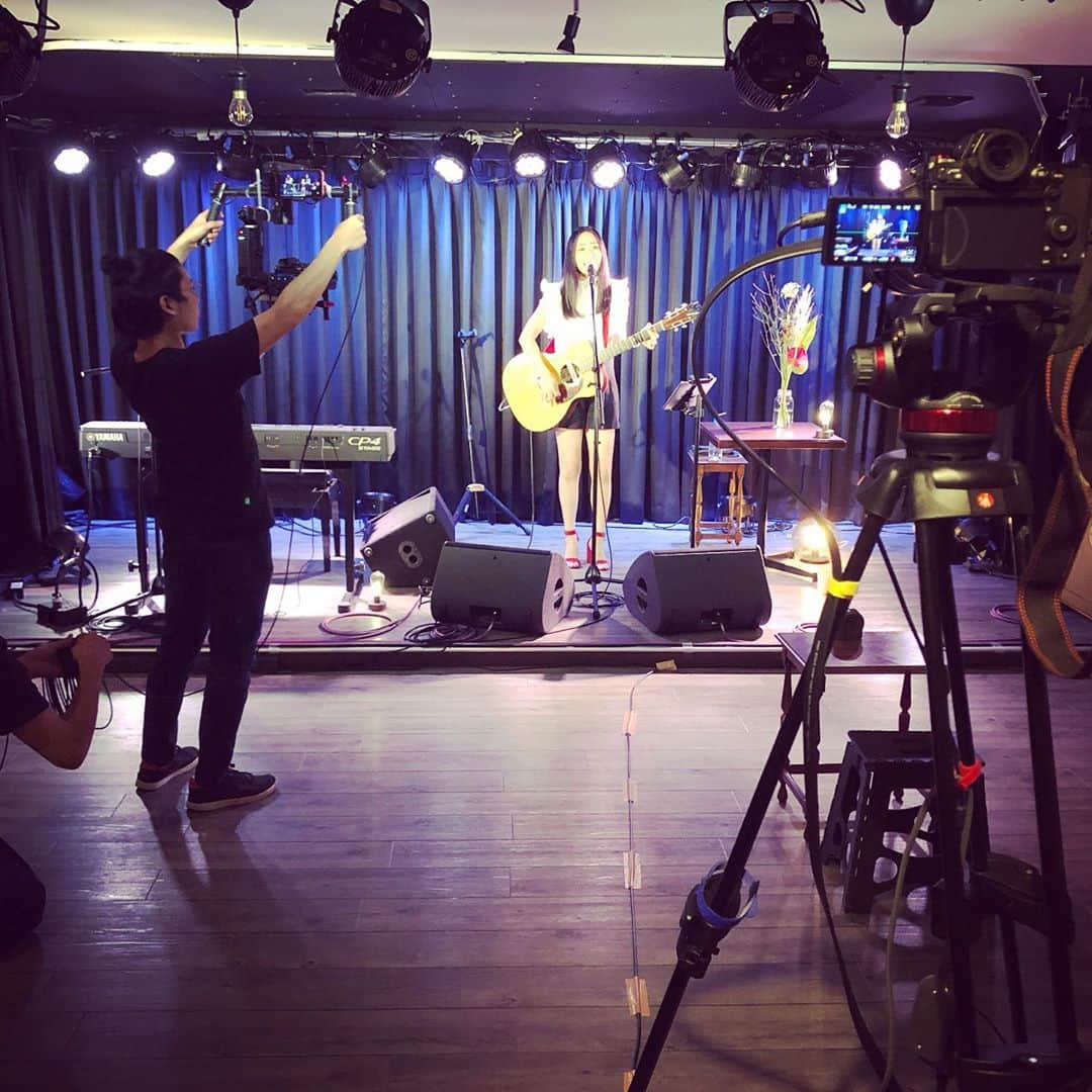 Ka-Naのインスタグラム：「Hi guys! How have you been? It’s been like forever on this instagram!!! I’m so sorry that I couldn’t update here for a long time. I’ve been staying in Japan for more than 8 months because of Covid-19 situation. I miss NY soooooo much!!! But it can’t be helped, so I’m really enjoying Japanese life now :)  I did my first online live show in Japan recently! I started planting some vegetables and also cooking fermented foods by myself! I’m walking in a mountain often!  It is so hard and tough around the world. I hope you guys are stay safe and healthy. After things settle down, I’m looking forward to seeing you all!  気が付けば、去年の12月からインスタを全く更新していませんでした！ こちらも定期的に更新していけるように頑張ります！ ブログやTwitterと被っている写真も何枚かあるけどごめんねー。 暑い8月もあと少し、みんなでコロナと熱中症に気をつけて、元気に乗り切りましょうねー( ´ ▽ ` )ﾉ」