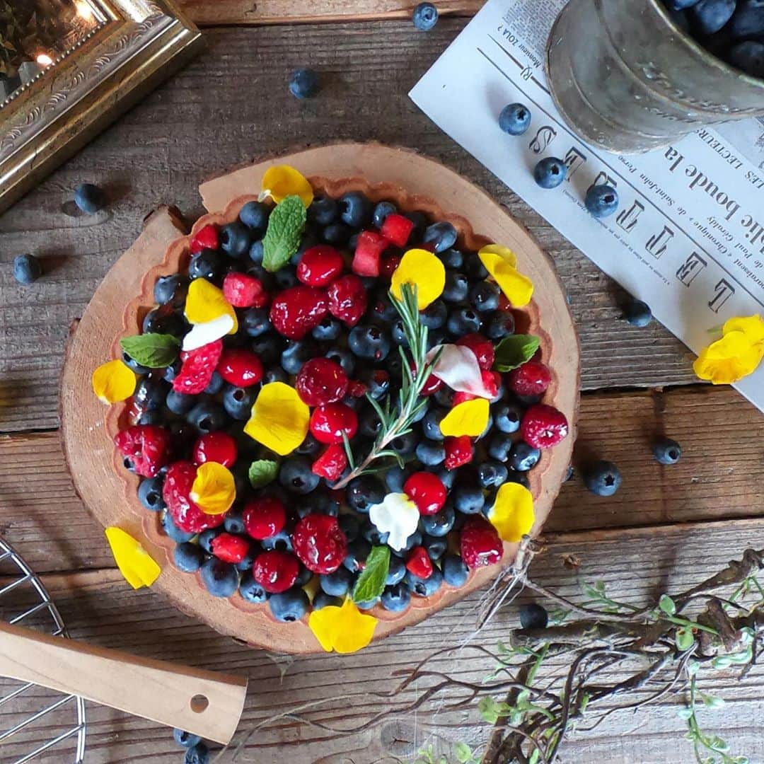 ayumiさんのインスタグラム写真 - (ayumiInstagram)「berry taart🎂🎂❤️ タルトって可愛いーな😘😘💓 #タルト#誕生日ケーキ」8月27日 17時43分 - ayupichikitchen