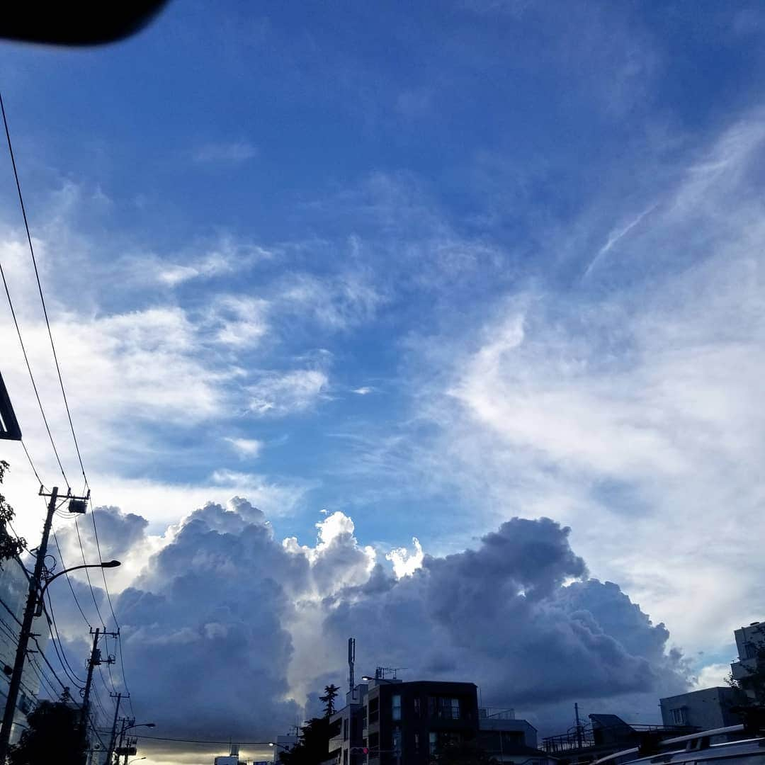 前園真聖さんのインスタグラム写真 - (前園真聖Instagram)「今日はとても夏らしい空です😊 みなさんセブンへのたくさんの誕生日メッセージありがとうございます。 #空 #夏 #夏空」8月27日 17時50分 - maezono_masakiyo