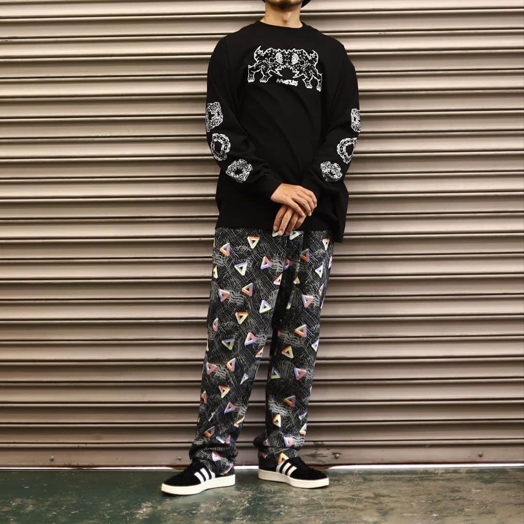 のインスタグラム：「MASSES﻿ @masses_tokyo﻿ ﻿ ﻿ 【L/S TEE】﻿ ■ T-SHIRTS L/S MUTANT﻿ ￥12,100- (tax  in)﻿ ﻿ ﻿ 【PANTS】﻿ ■ SPACE TRIANGLE PANTS﻿ ￥27,500- (tax  in)﻿ ﻿ ﻿ ﻿ #masses #masses_tokyo #マシス #arknets #ark #ark_utsunomiya﻿ @arknets_official」