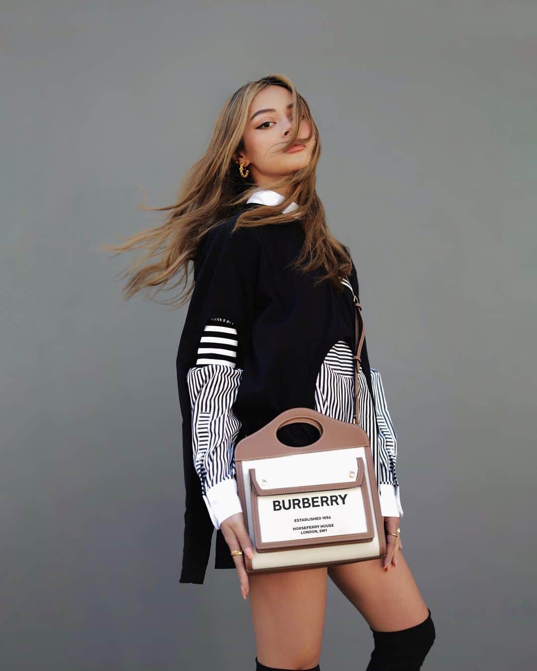リリーマイマックのインスタグラム：「What’s in your pocket? @burberry #ThePocketBag」