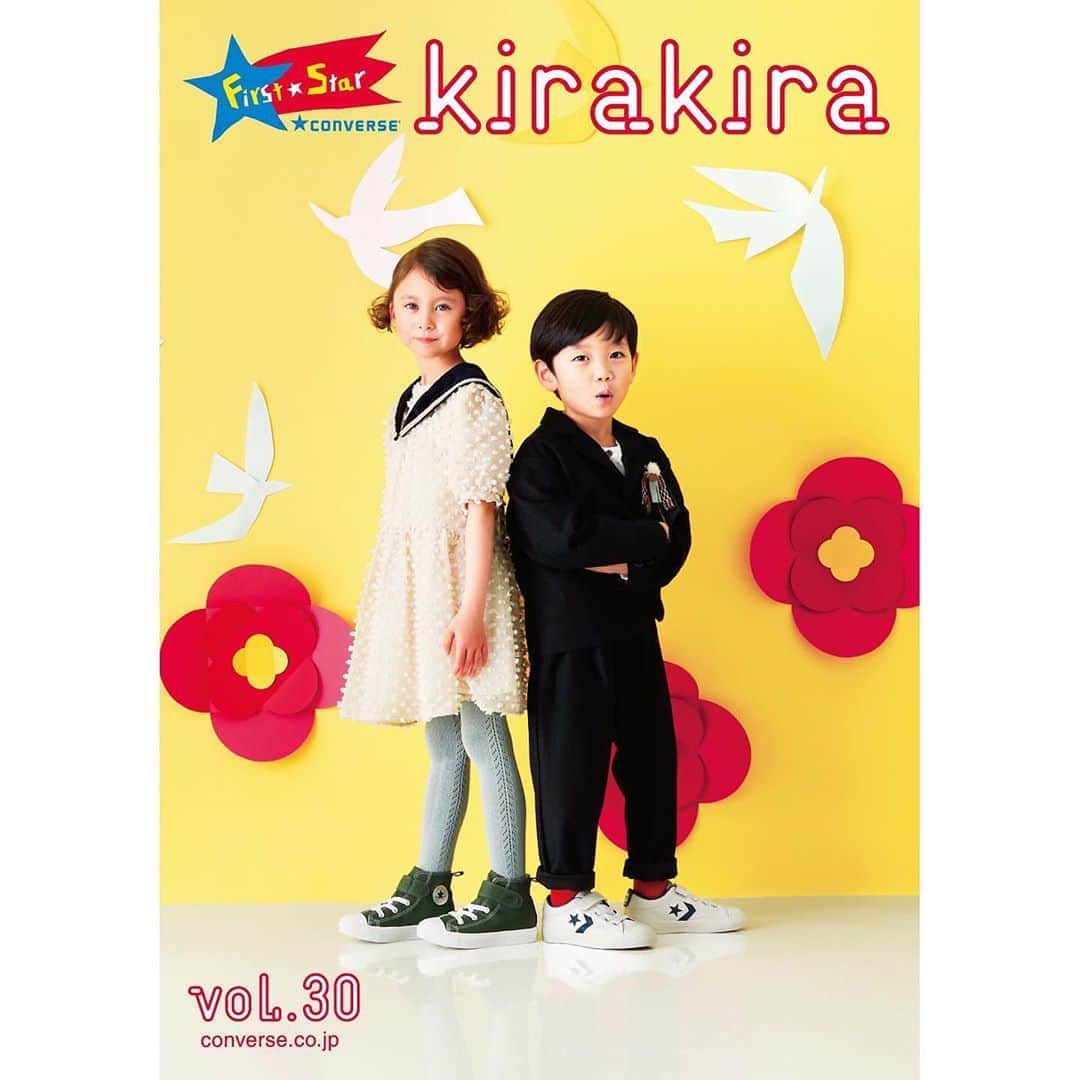 コンバースさんのインスタグラム写真 - (コンバースInstagram)「キッズカタログ「kirakira」vol.30が完成！  子どもたちがはじめて何かを体験するときの「キラキラ」した瞬間を映し出すコンバースのキッズカタログ「kirakira」。  20FWシーズンの最新作は、物語「みにくいあひるの子」をモチーフにスタイリングを展開します。  カタログの全貌は、@converse_jp のハイライト「kirakira」でご覧いただけます。  みにくいあひるの子が、美しい鳥の姿になるハッピーなストーリーと、新作シューズを合わせたスタイリングをぜひお楽しみください。  #converse #kirakira #firststar #allstar #chucktaylor #kids #baby #shoes #kicks #kotd #コンバース #キラキラ #オールスター #チャックテイラー #キッズ #キッズコンバース #子供靴 #ベビー #ベビーコンバース #ベビーシューズ #シューズ #スニーカー」8月27日 17時50分 - converse_jp