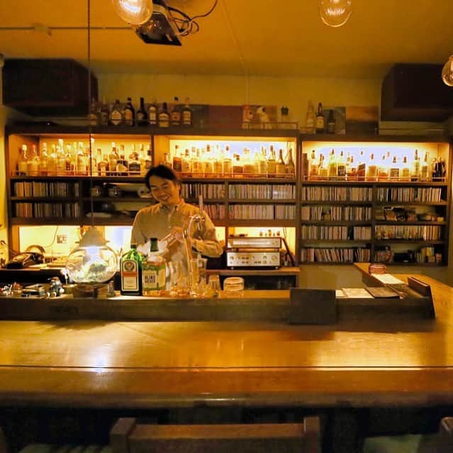 のインスタグラム：「Cocktails, vintage treasures and Showa style  📍：MATCHING MOLE（Kyoto）  "Matching Mole may be rather hard to find, but it’s the kind of place where you can enjoy a slow and relaxing evening. You always end up staying longer than expected, so it’s definitely worth a visit." Designer, Wataru Sano(@sanowataru）  #herenow #herenowkyoto #wonderfulplaces#beautifuldestinations#travelholic #travelawesome #traveladdict#igtravel #livefolk #instapassport #cocktail #kyoto #instajapan #japantour #explorejapan #京都 #京都観光 #京都旅行 #교토 #교토여행 #일본여행 #日本旅遊」