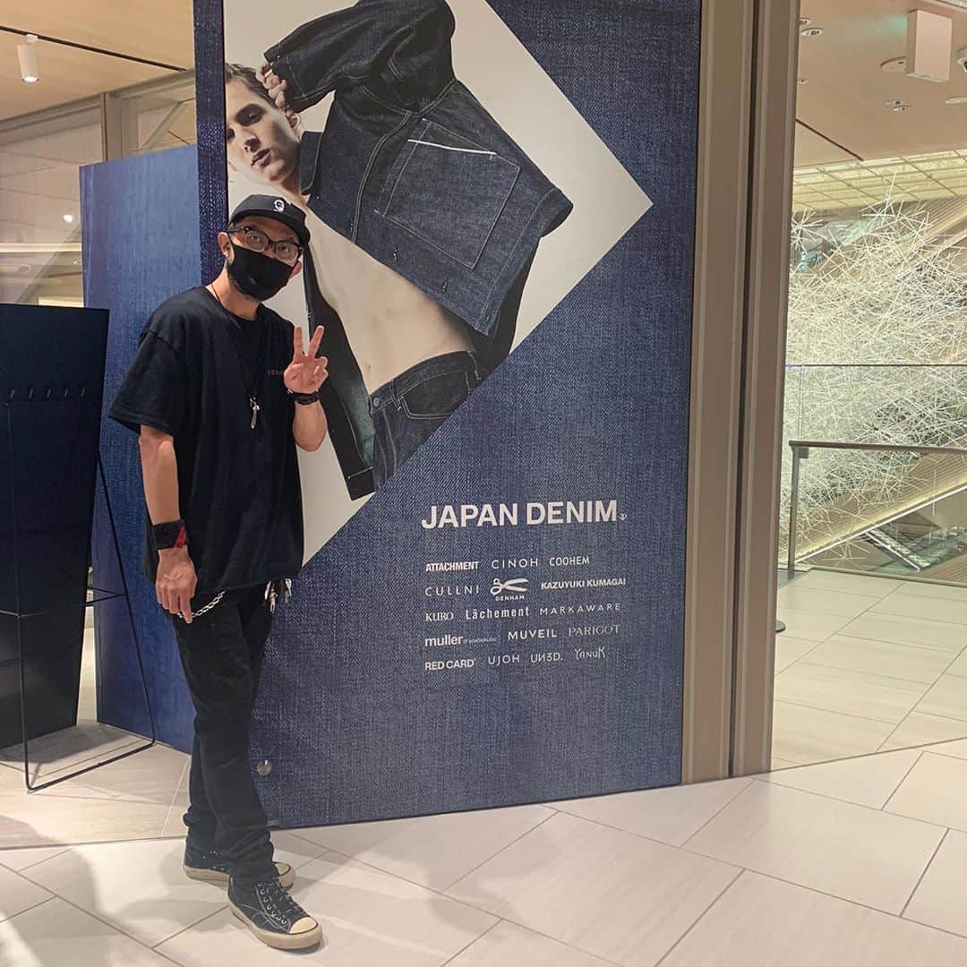 denham_japanさんのインスタグラム写真 - (denham_japanInstagram)「.﻿ 2020年8月26日〜9月22日﻿ JAPAN DENIM POP UP SHOP at GINZA SIX.﻿ DENHAMも参加させていただきました。﻿ ﻿ 「JAPAN DENIM」とは、日本が世界に誇るデニムの産地である備中備後地域で生産されたデニムと、国内外で活躍するデザイナーが織りなすこれまでになかったデニムコレクションです。﻿ ﻿ JAPAN DENIM is an unprecedented denim collection produced in Bitchu-Bingo area (Hiroshima and Okayama pref), a denim production area that japan is proud of, and collaborated by designers active both in Japan and in the world.﻿ ﻿ DENHAM join this project!!﻿ ﻿ ﻿ #パリゴ #ジャパンデニム #ギンザシックス #ポップアップ #ginzasix #japandenim #parigot #denham #denhamthejeanmaker #denhamjapan #fashion #japanmade #madeinjapan #jeans #denim #denimlovers #denimstyle #denimfashion #designjeans #bichubingo #ジャパンメイド #メイドインジャパン #デニムコーデ #デニムスタイル #デニム #ジーンズ #限定発売 #デニムの聖地 #デザイナーコラボ #備中備後」8月27日 18時01分 - denham_japan_by_aki_negishi