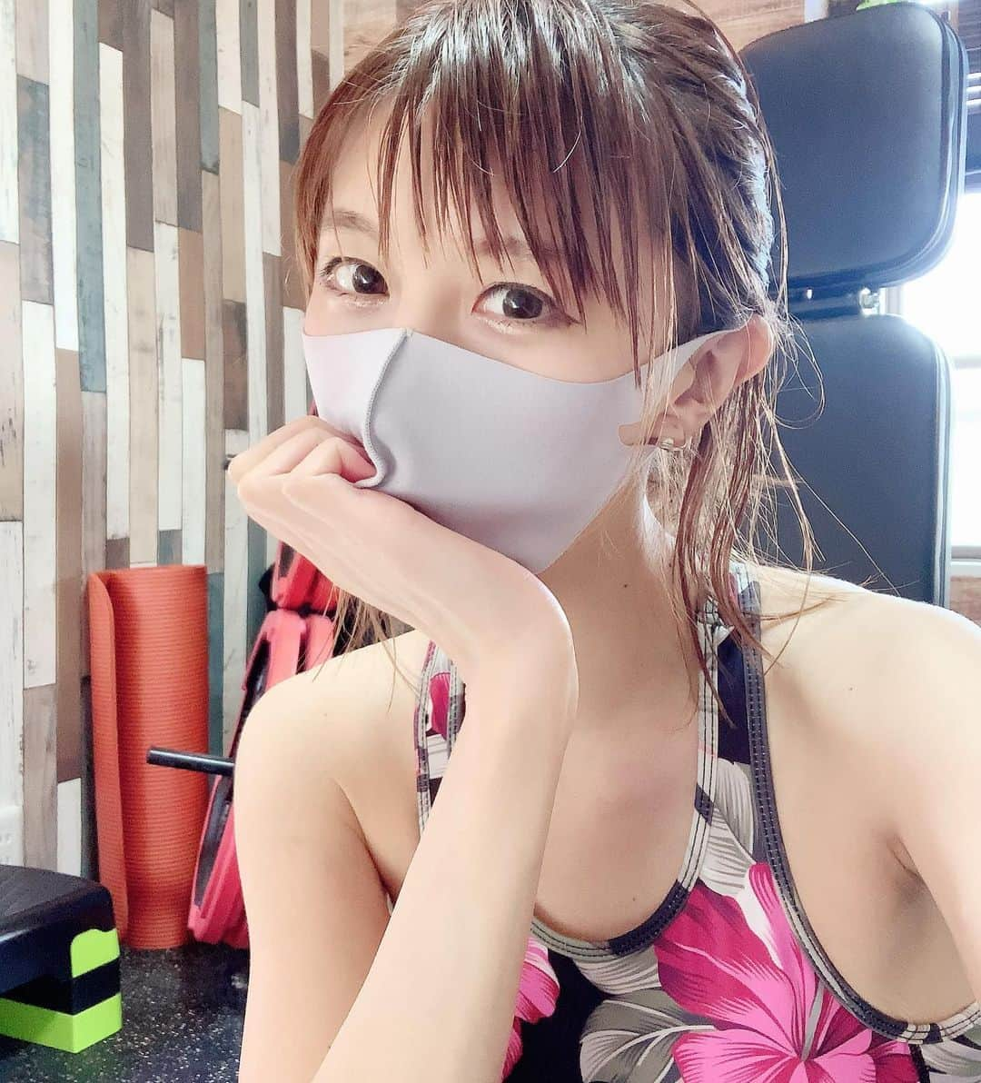 satomiさんのインスタグラム写真 - (satomiInstagram)「今月最後のトレーニングコーデ🧸 (@vertokyo )✨ ・ お腹がだいぶプニプニしてきたので 来月からしっかり戻します🐷🐷 ・ 今日もスクワットして背中に腹筋に いっぱいやってもらいました💪 ・ そして(@thesession.healthy)のスポーツ マスク💪マツキヨでGET✨🌟 UVカット出し通気性抜群だからトレーニングの時には欠かせないよ❤️ ・ ______________________________ 平日毎日のセッション 正しい食事アドバイス ダイエット相談 が、できてなんと1日100円！月3000円！！ 運動不足が気になる方にオススメ🌟 気になる方は( @keita_trainer)へ✉️ ・ ______________________________ ・ 🌟今月号🌟 アンドガール見てね❤️ ・ ・ #ヴェルトレ  #筋トレ  #パーソナルトレーニング  #筋肉 #シックスパック #ライザップ #トレーニングウェア #トレーニングマスク #スポーツマスク @thesession.healthy #北千住 #北千住ジム #トレーニング動画  #アクティブタッチ  #スポーツマスク #ヨガ #yoga #読モ #モデル #アンドガール #Andgirl」8月27日 18時05分 - saatoomii47